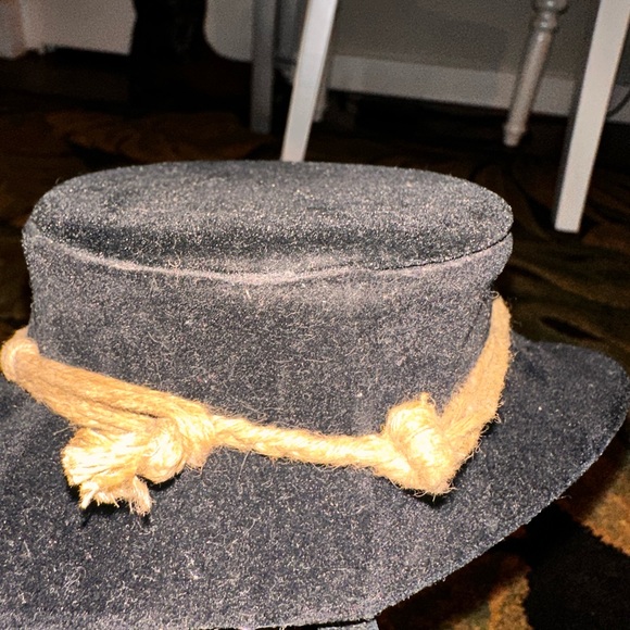 Beautiful handmade hemp necklace with turquoise and amber stones - Picture 6 of 8